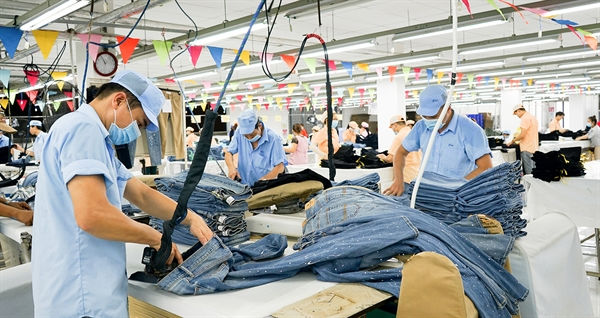 May Sài Gòn 3 là một trong những doanh nghiệp vẫn giữ vững được kim ngạch xuất khẩu nhờ liên kết chuỗi trong sản xuất dệt may. Ảnh: saigon 3