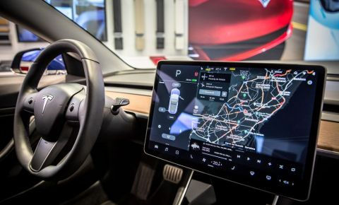 Hãng xe của tỷ phú Elon Musk bị yêu cầu thu hồi khoảng 158.000 xe do lỗi màn hình điều khiển từ xa 
