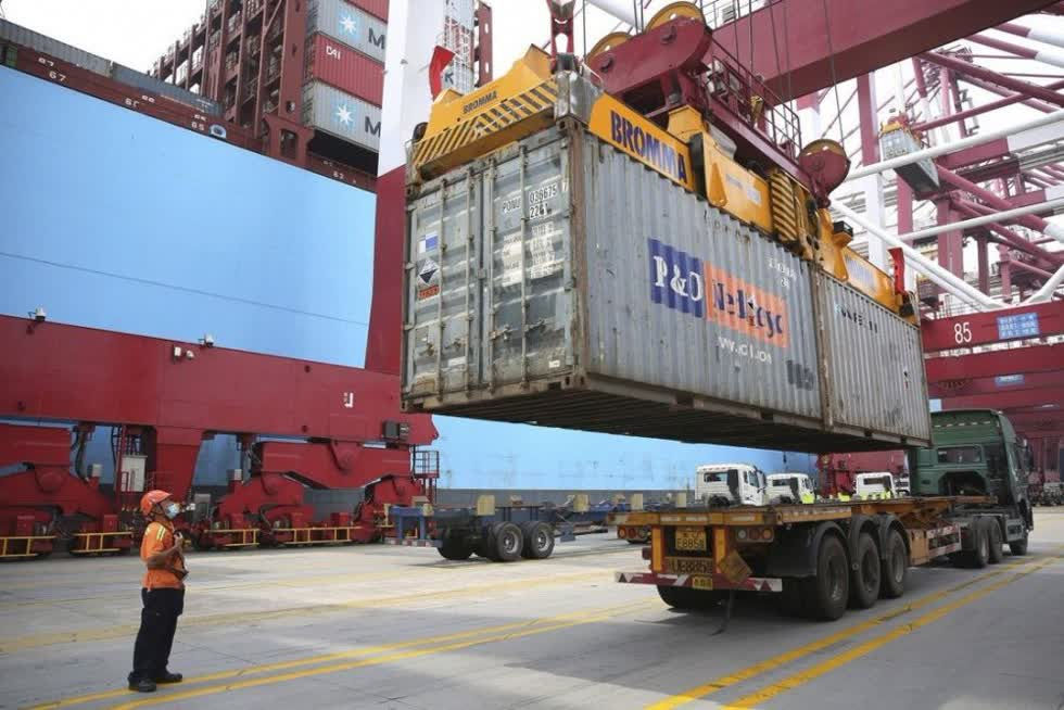 Xuất khẩu Trung Quốc tăng hơn dự kiến trong tháng 12/2020. Ảnh: Xinhua.