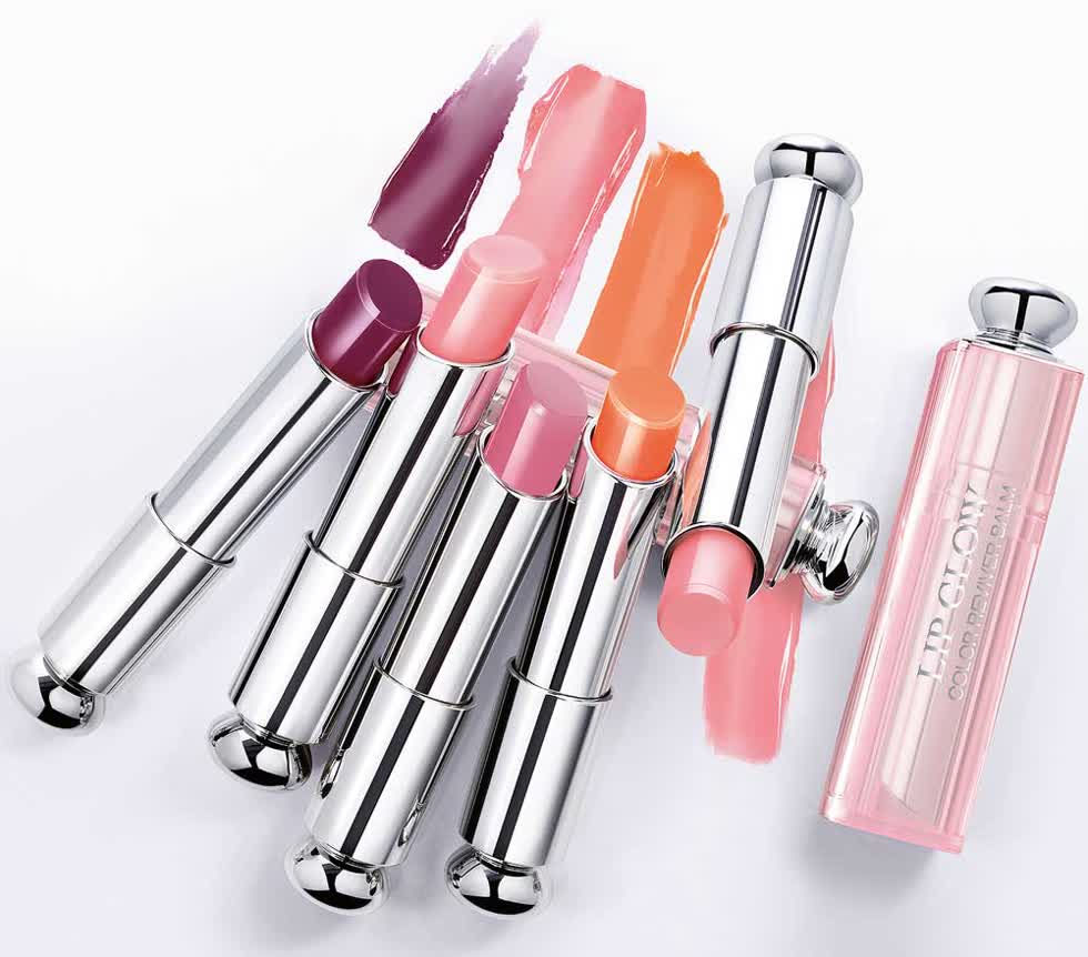 Dior Addict Lip Glow in Natural Pink xứng danh là thỏi son dưỡng có màu vạn-người-mê!