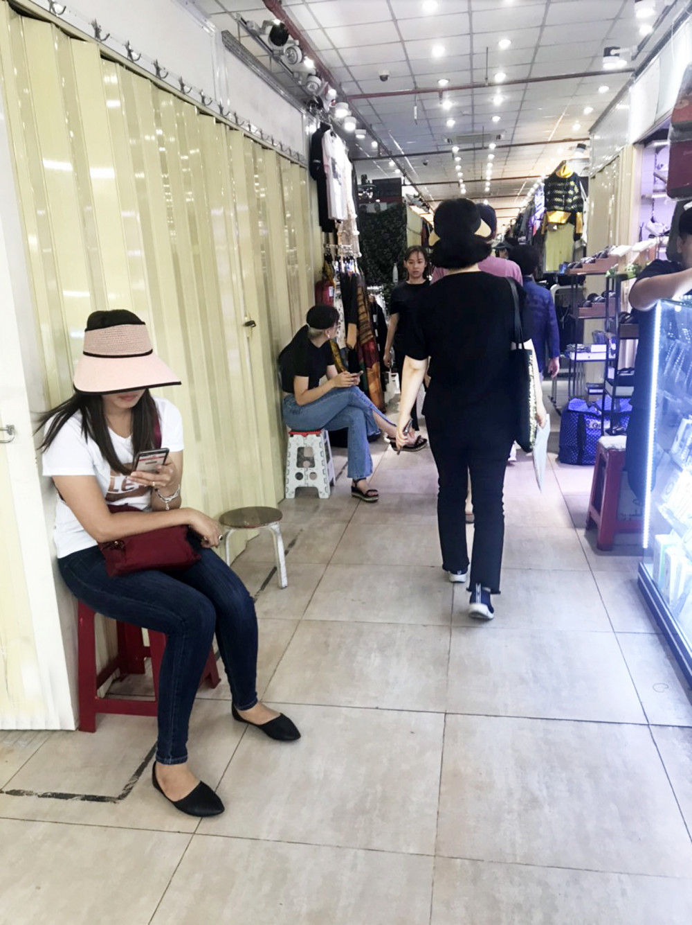 Công khai bán hàng giả, Saigon Square bị đề xuất đóng cửa