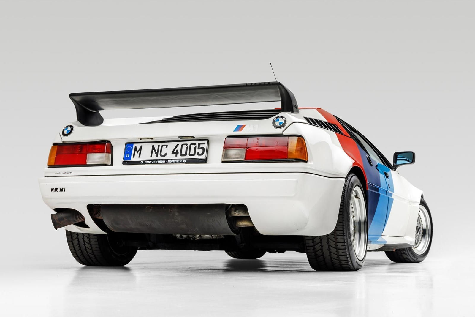 BMW M1 cua Paul Walker duoc ban gia 500.000 USD anh 10
