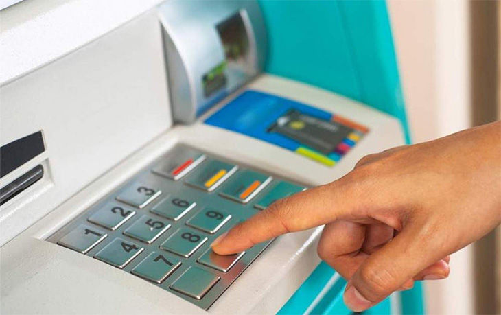 Tra cứu tài khoản tại cây ATM