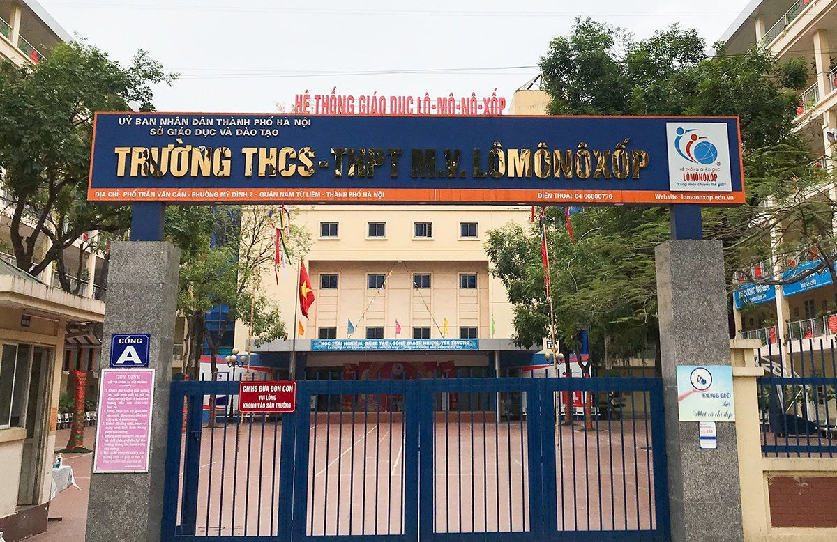 Trường THCS-THPT Lomonoxop, quận Nam Từ Liêm, Hà Nội, trong sáng 17/2 khi học sinh dừng đến trường. Ảnh: Dương Tâm.
