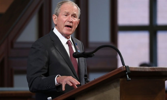 Cựu tổng thống Mỹ George W. Bush phát biểu tại Atlanta, Georgia, hồi tháng 7/2020. Ảnh: Reuters.