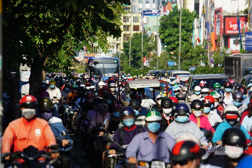 Đường Sài Gòn kẹt không lối thoát ngày học sinh quay lại trường