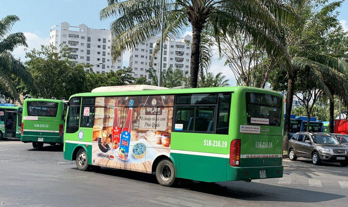 Loay hoay quảng cáo trên xe buýt TP.HCM 2