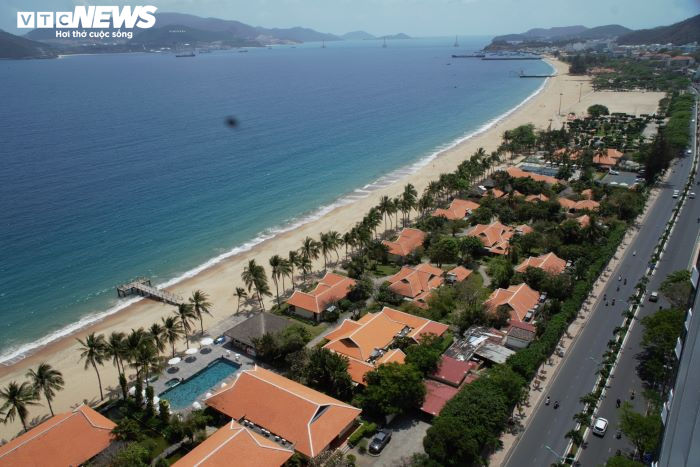 Ảnh: Khánh Hòa quyết di dời resort chắn biển, trả lại bãi biển cho người dân - 4