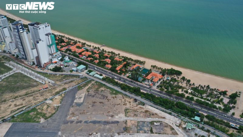 Ảnh: Khánh Hòa quyết di dời resort chắn biển, trả lại bãi biển cho người dân - 1