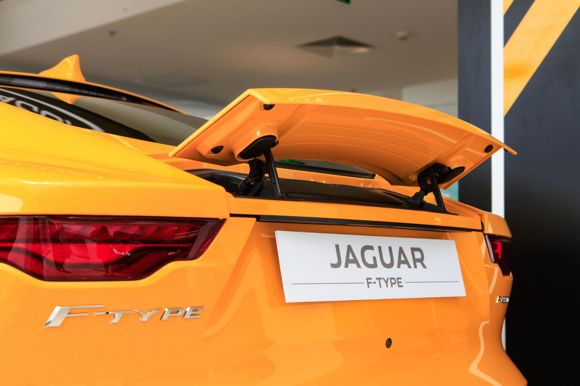 Chi tiet Jaguar F-Type 2021 tai Viet Nam anh 8