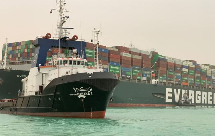 Nguyên nhân con tàu khổng lồ mắc kẹt trong kênh đào Suez - và tại sao không ai giải thoát được nó?