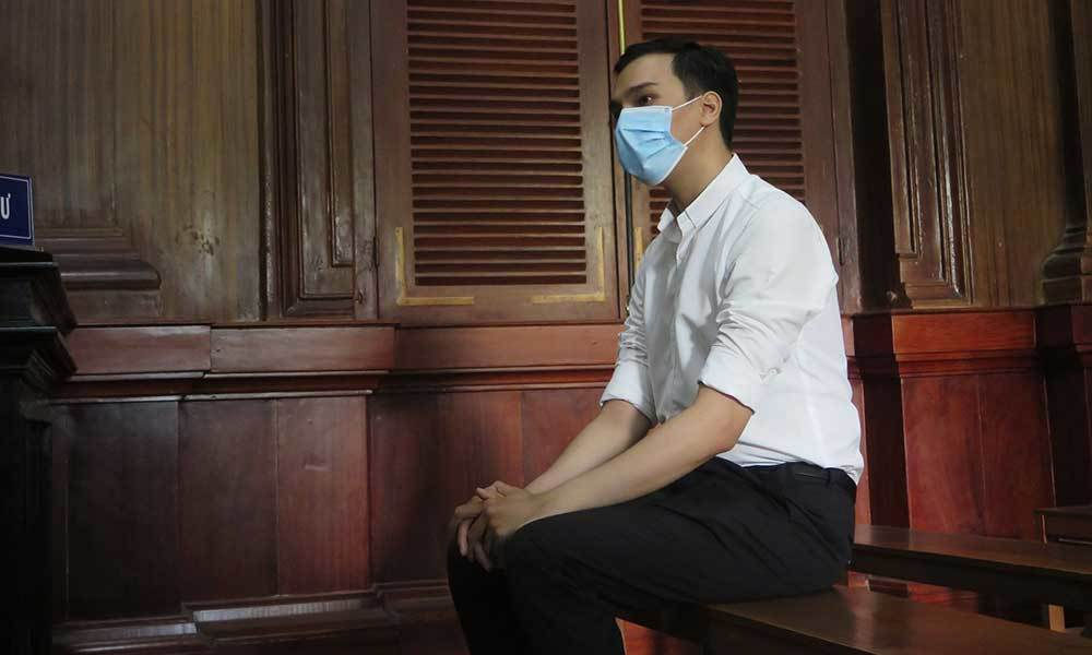 Nam tiếp viên hàng không Vietnam Airlines lãnh 2 năm tù treo vì làm lây lan Covid-19