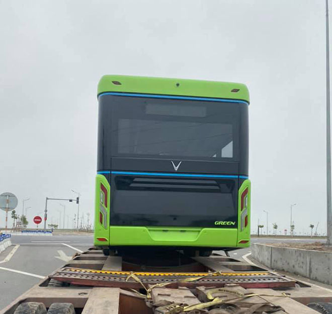 Xuất hiện trên đường phố, xe buýt điện VinFast sắp hoạt động ở Hà Nội? - 2