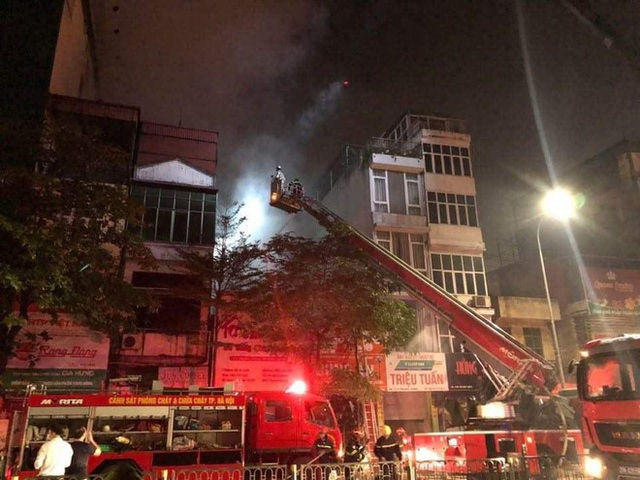 Hà Nội: Cháy lớn ở cửa hàng đồ sơ sinh, 4 người trong gia đình tử vong - 2
