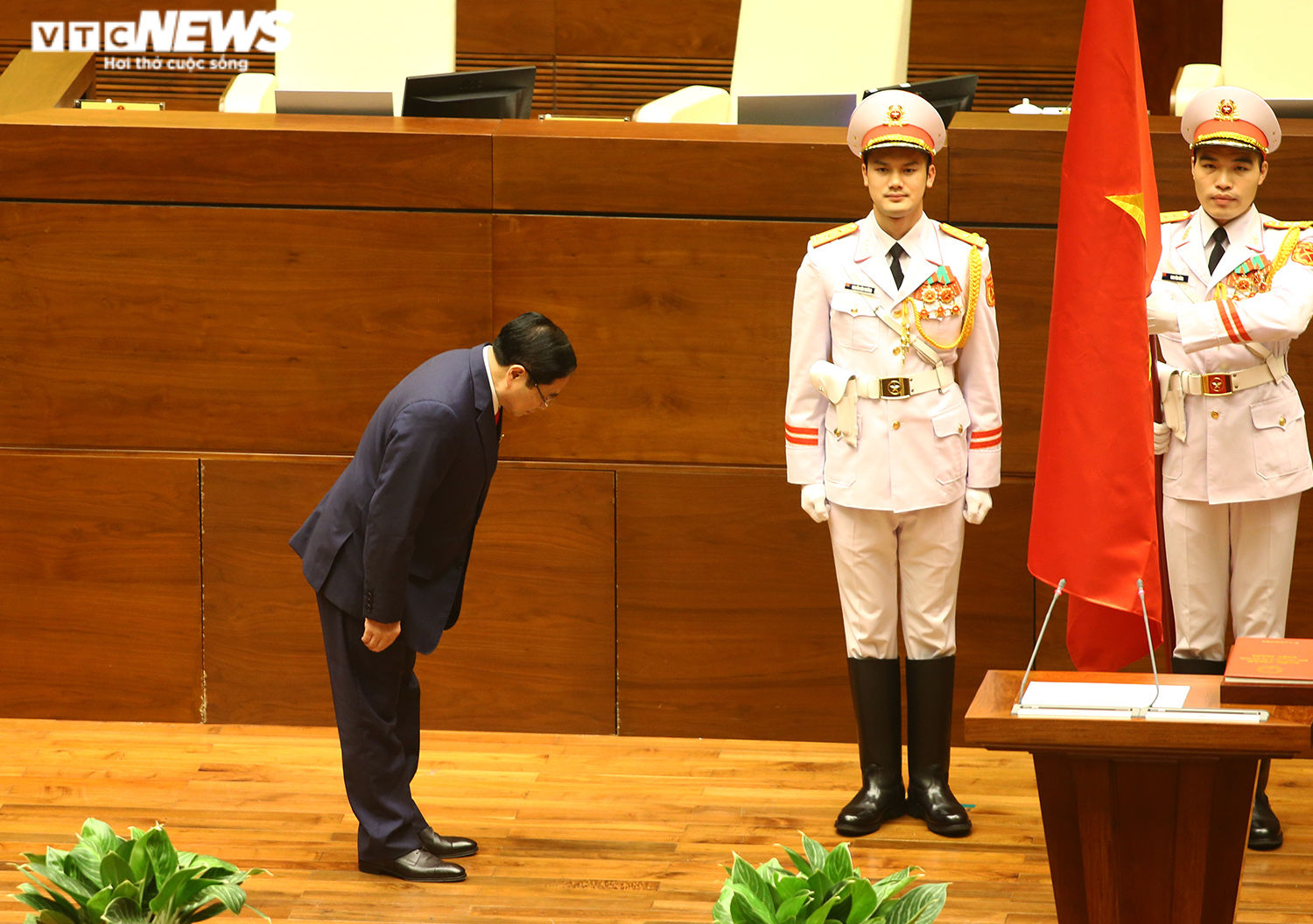 Ảnh: Thủ tướng Phạm Minh Chính tuyên thệ nhậm chức  - 1