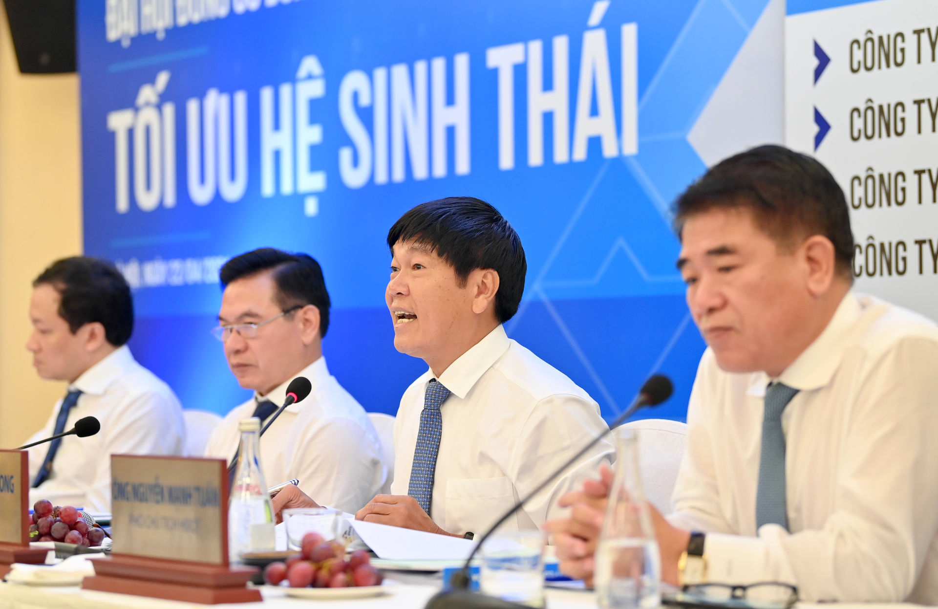 CEO Hòa Phát trả lời về thông tin mỗi lãnh đạo nhận thưởng 75 tỷ đồng - 2