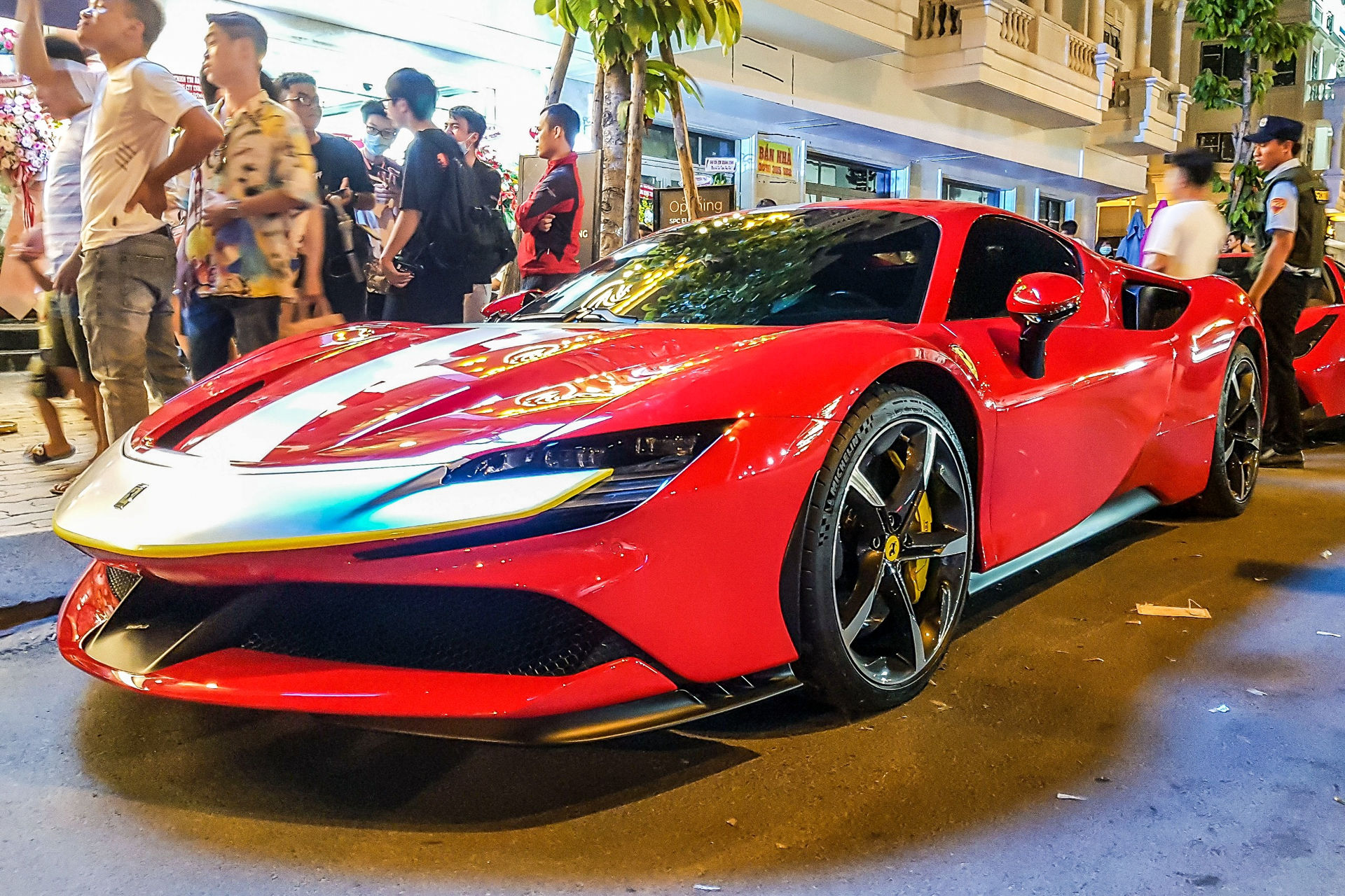 Can canh Ferrari SF90 Stradale anh 5