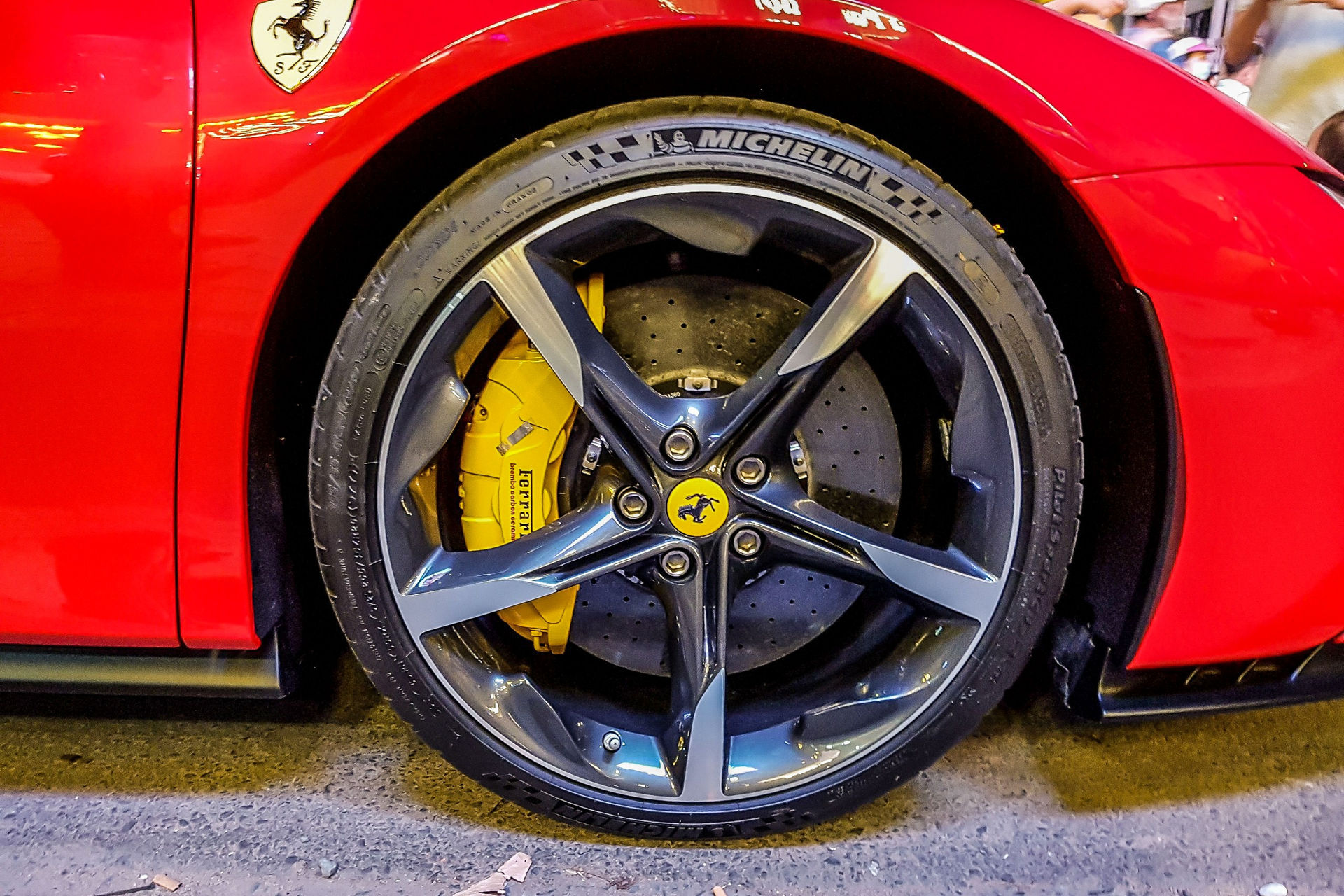 Can canh Ferrari SF90 Stradale anh 8