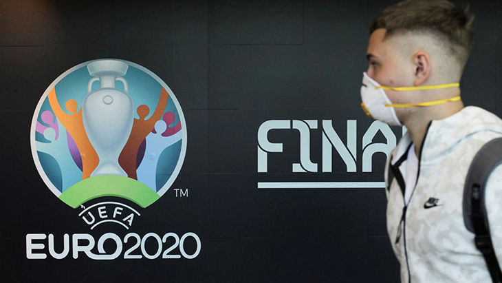 Euro 2020 bị hoãn 1 năm vì Covid