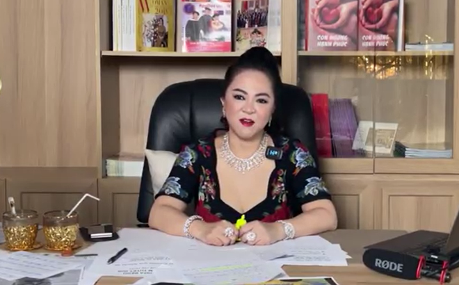 'Cạch mặt' cả showbiz Việt nhưng vì sao bà Phương Hằng lại lên tiếng bênh vực một mình Thủy Tiên? Ảnh 1