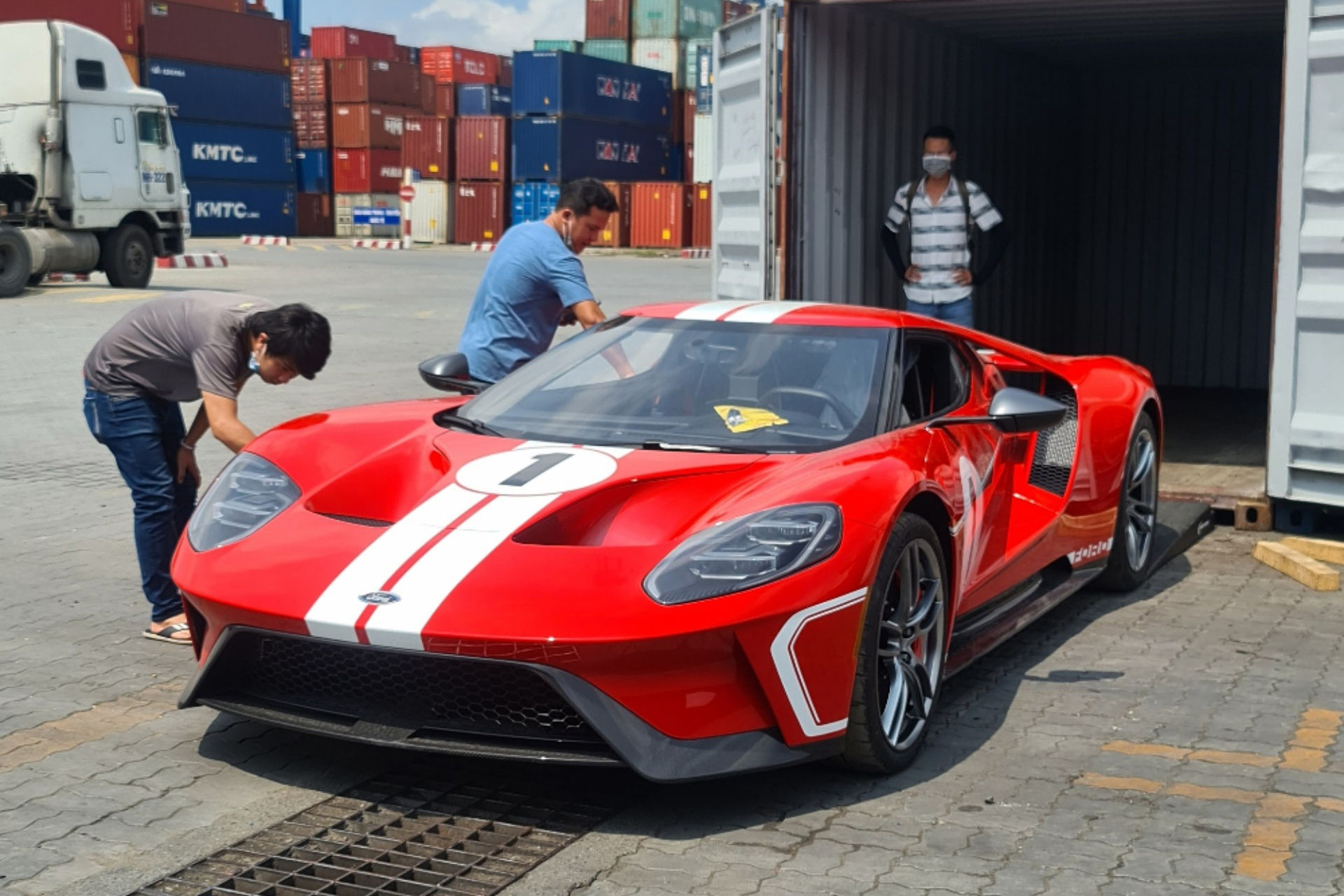 Ford GT thu 2 ve Viet Nam anh 1