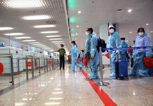 Chuyến bay Quốc tế được nhập cảnh bình thường ở sân bay Nội Bài, Tân Sơn Nhất. Ảnh: TTXVN.