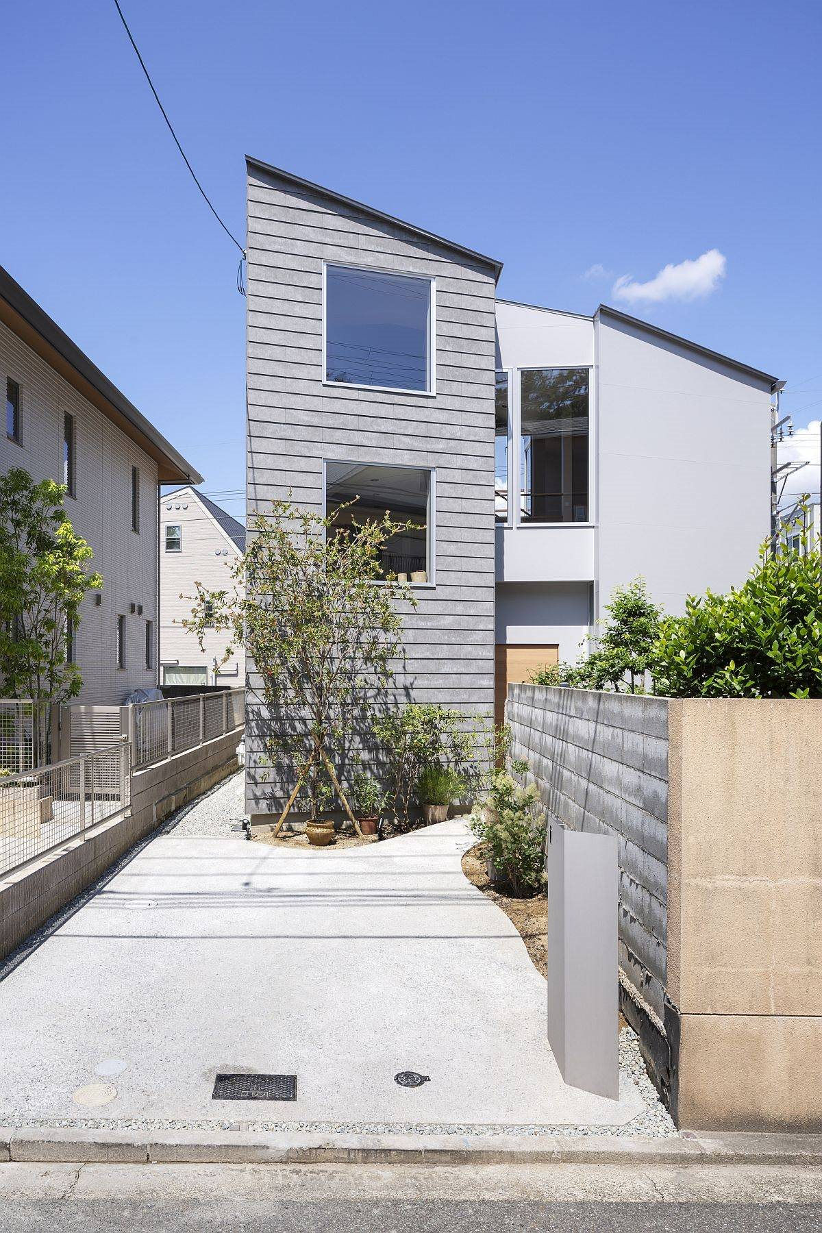 smart-and-space-savvy-japanese-home-has-been-set-back-on-the-lot-78547.jpg