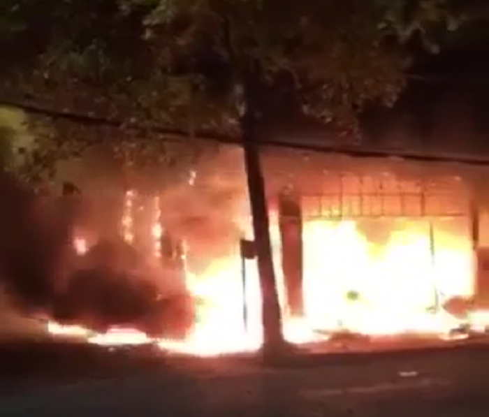 Phòng trà ở TP Vinh cháy dữ dội, ít nhất 6 người thiệt mạng - 3