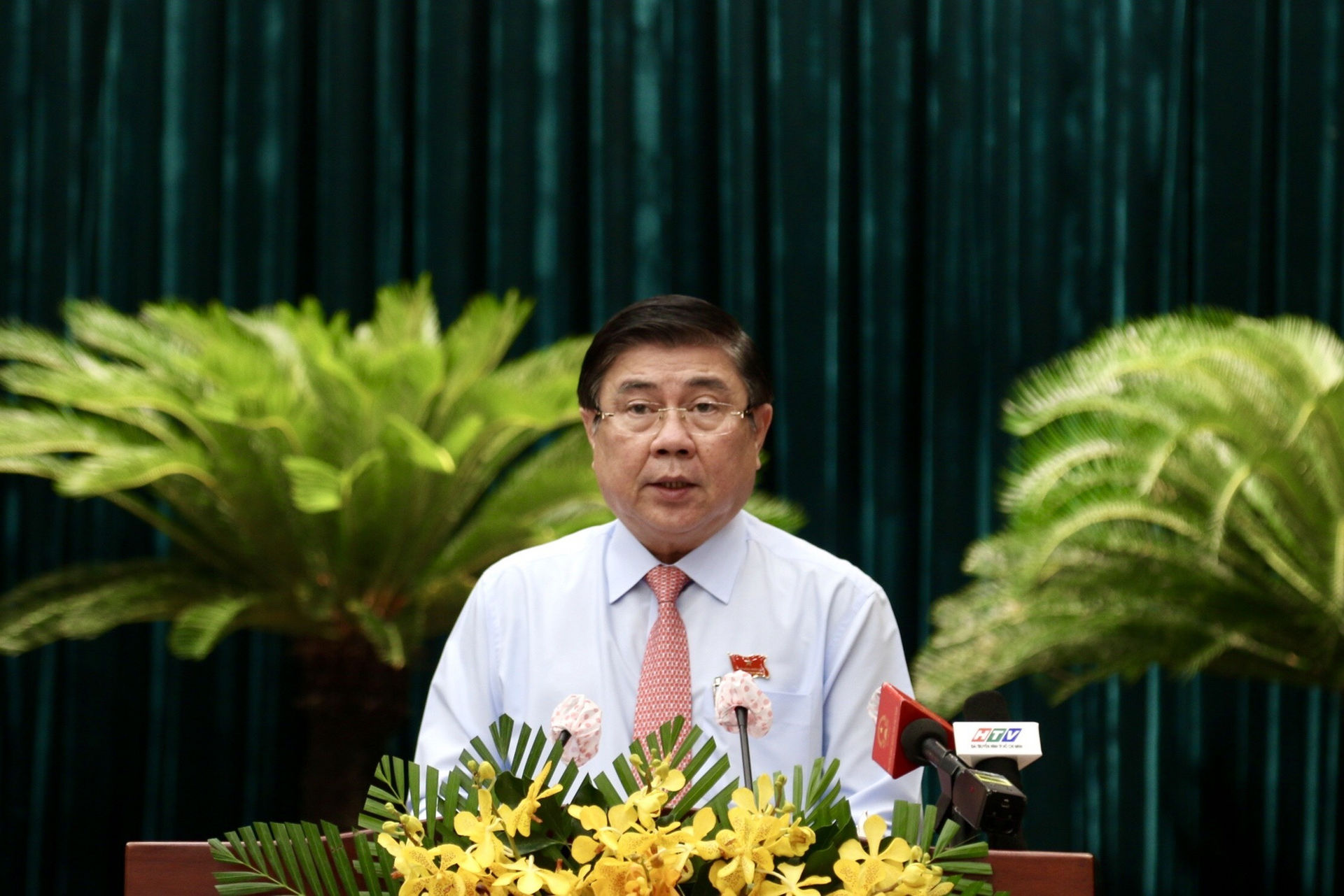 Ông Nguyễn Thành Phong hứa gì sau khi tái đắc cử Chủ tịch UBND TP.HCM? - 1