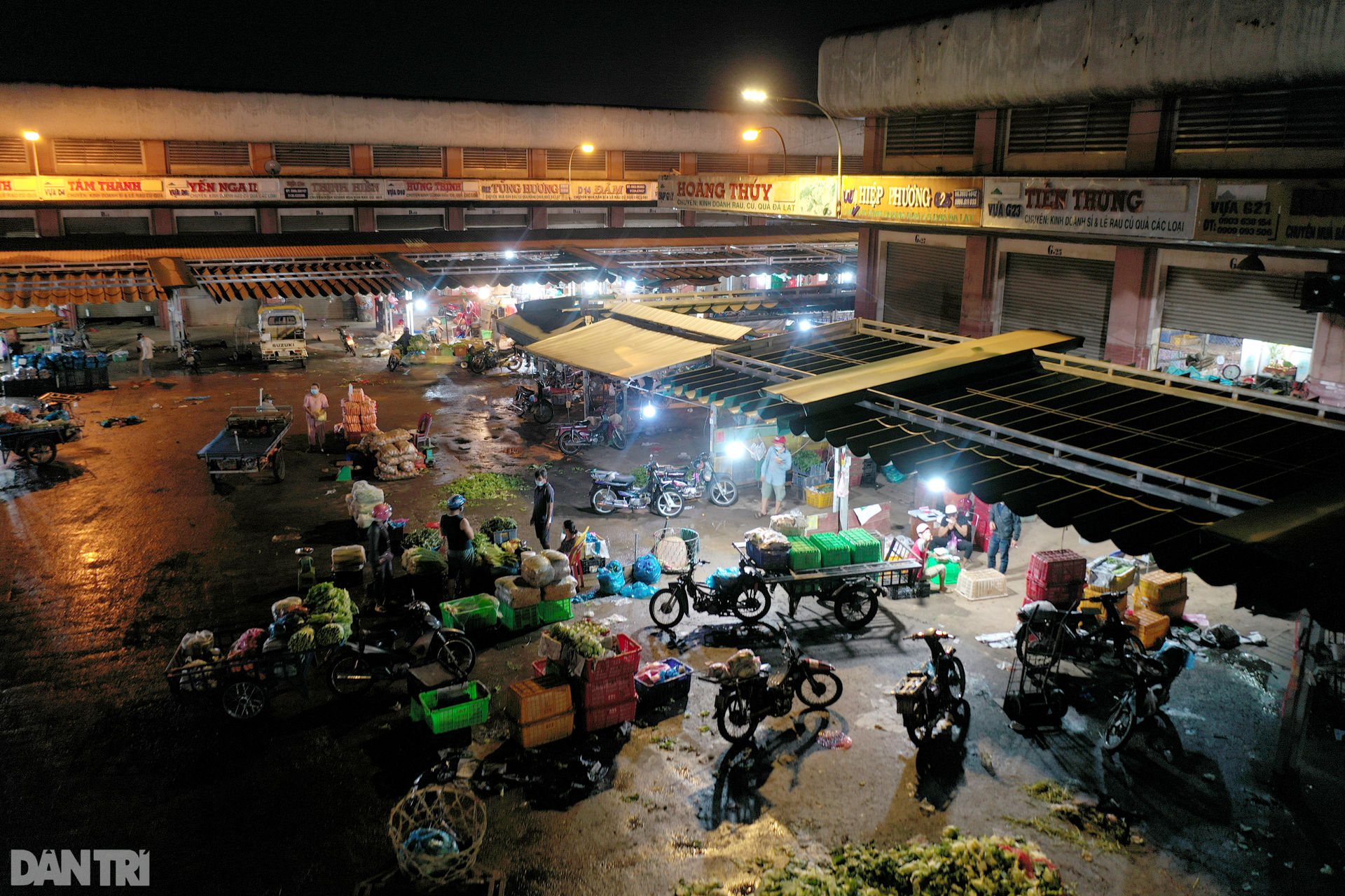 Tiểu thương kẹt hàng chục tấn rau củ khi chợ Hóc Môn bất ngờ đóng cửa - 4