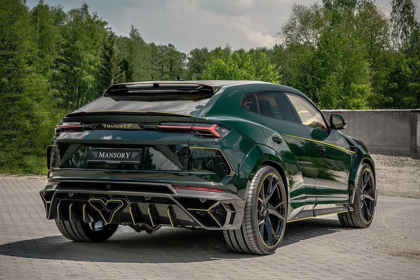 Lamborghini Urus do Mansory anh 2