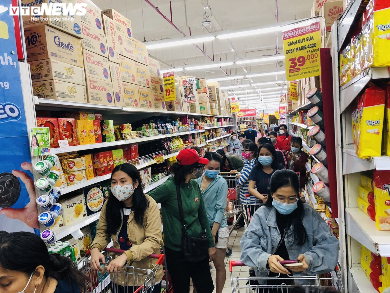 Người Sài Gòn lại đổ xô đi siêu thị, xếp hàng chờ thanh toán cả tiếng đồng hồ - 11