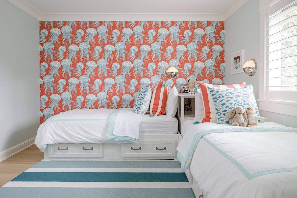 wallpaper-and-accent-pillows-bring-color-into-this-kids-room-38267.jpg