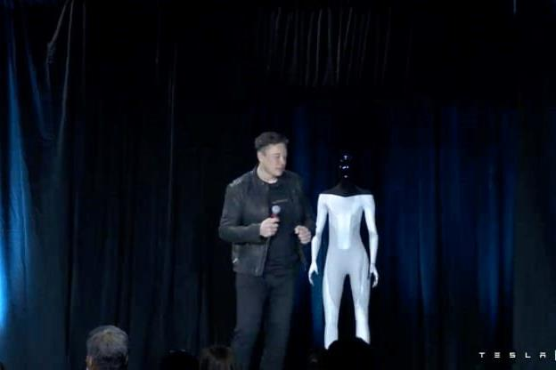 Tesla sẽ cho ra mắt robot hình người vào năm 2022