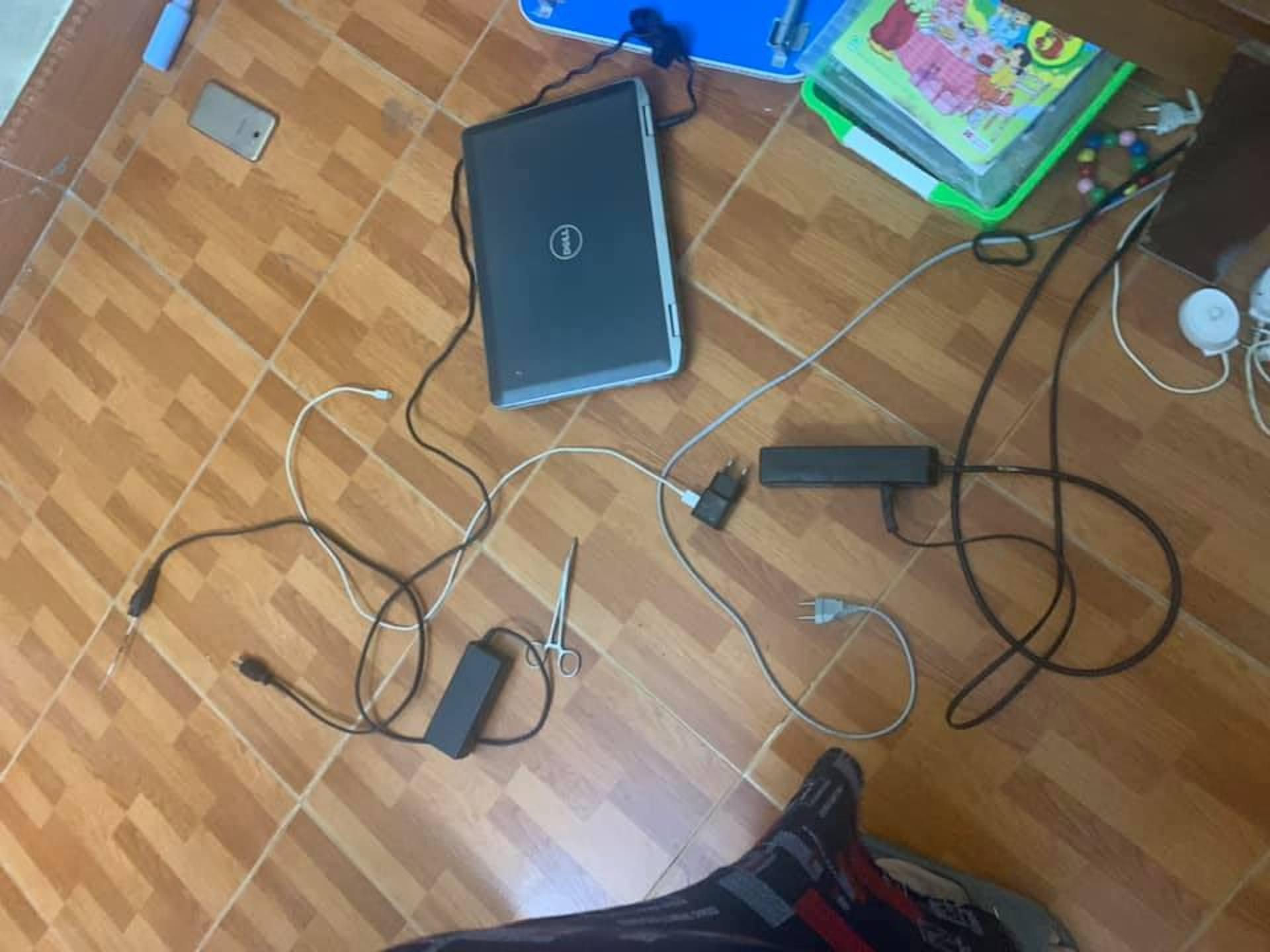Bé trai 10 tuổi ở Hà Nội bị điện giật chết thương tâm khi học trực tuyến - 1