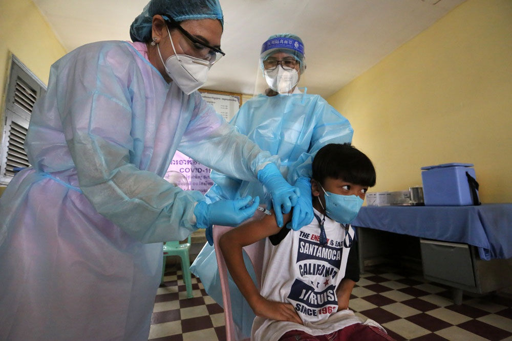 Campuchia bat dau tiem vaccine Covid-19 cho tre em anh 10