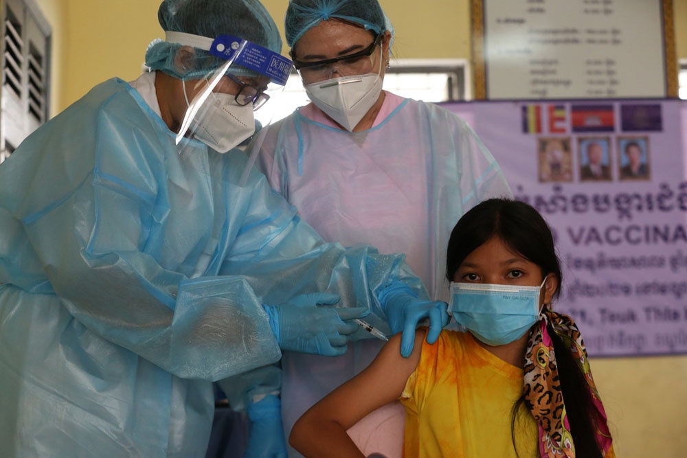 Campuchia bat dau tiem vaccine Covid-19 cho tre em anh 7