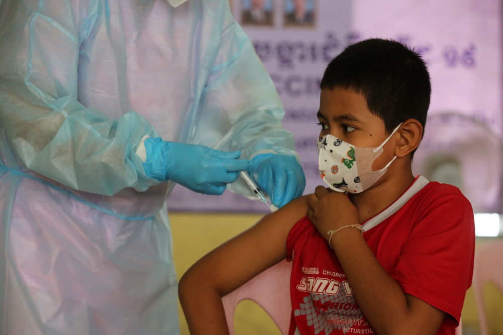 Campuchia bat dau tiem vaccine Covid-19 cho tre em anh 9