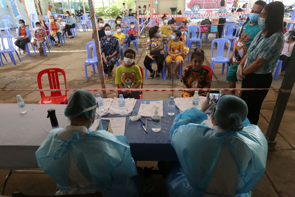 Campuchia bat dau tiem vaccine Covid-19 cho tre em anh 8