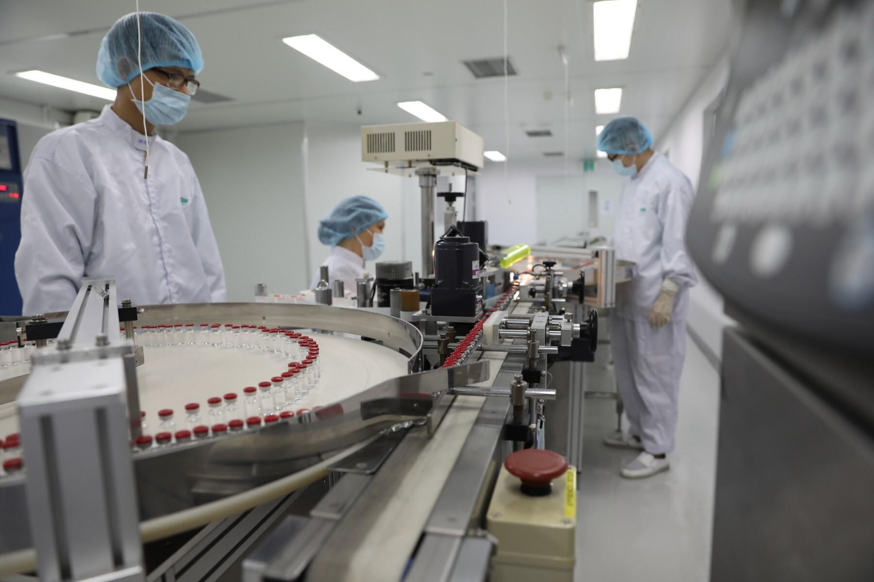 Việt Nam sản xuất thành công lô vaccine Sputnik V đầu tiên - 1