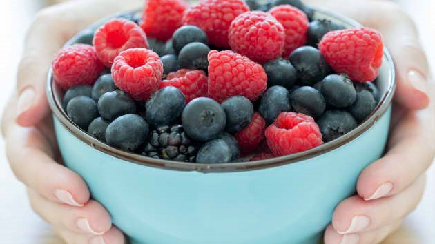 106956650-1633702476668-bowl-of-fresh-organic-berries-as-healthy-snack-for-breakfast-dieting-vegan-vegetarian-vegan-food_t20_zvmajb.jpg