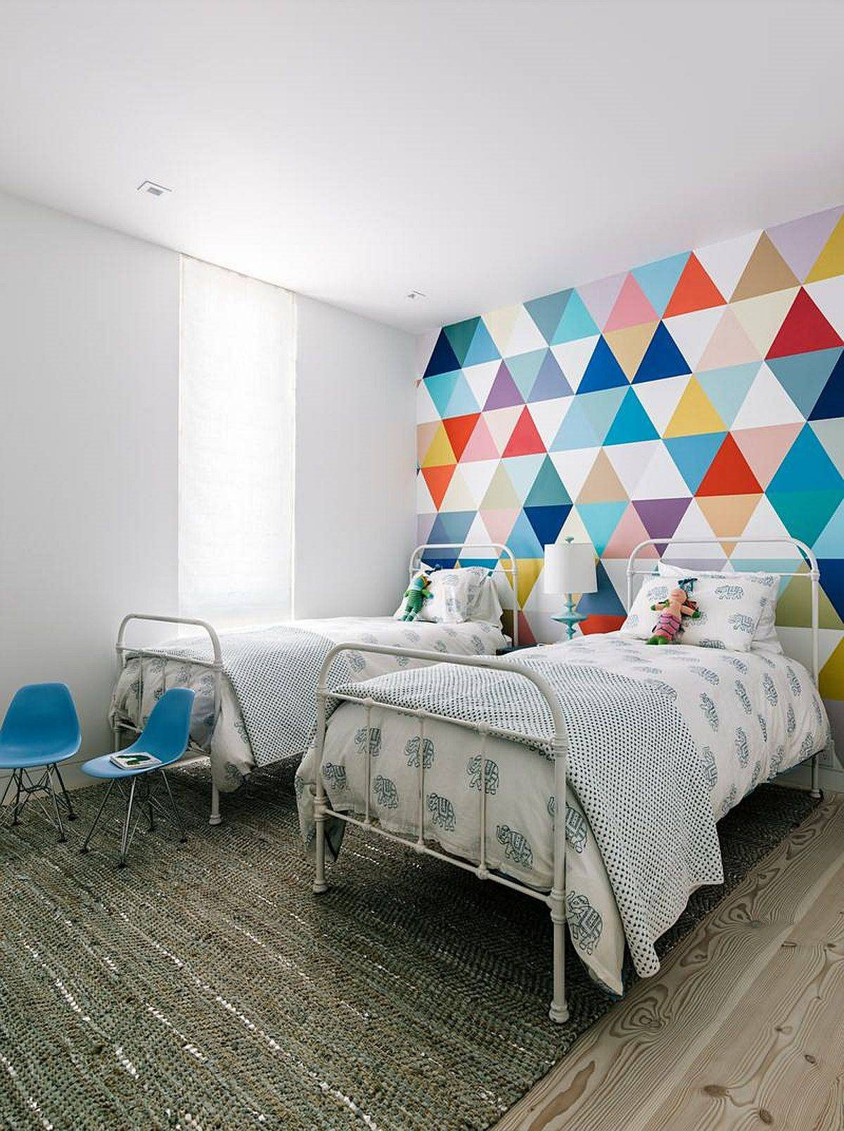 vivacious-multi-colored-geometric-accent-wall-for-the-teen-bedroom-15669.jpg