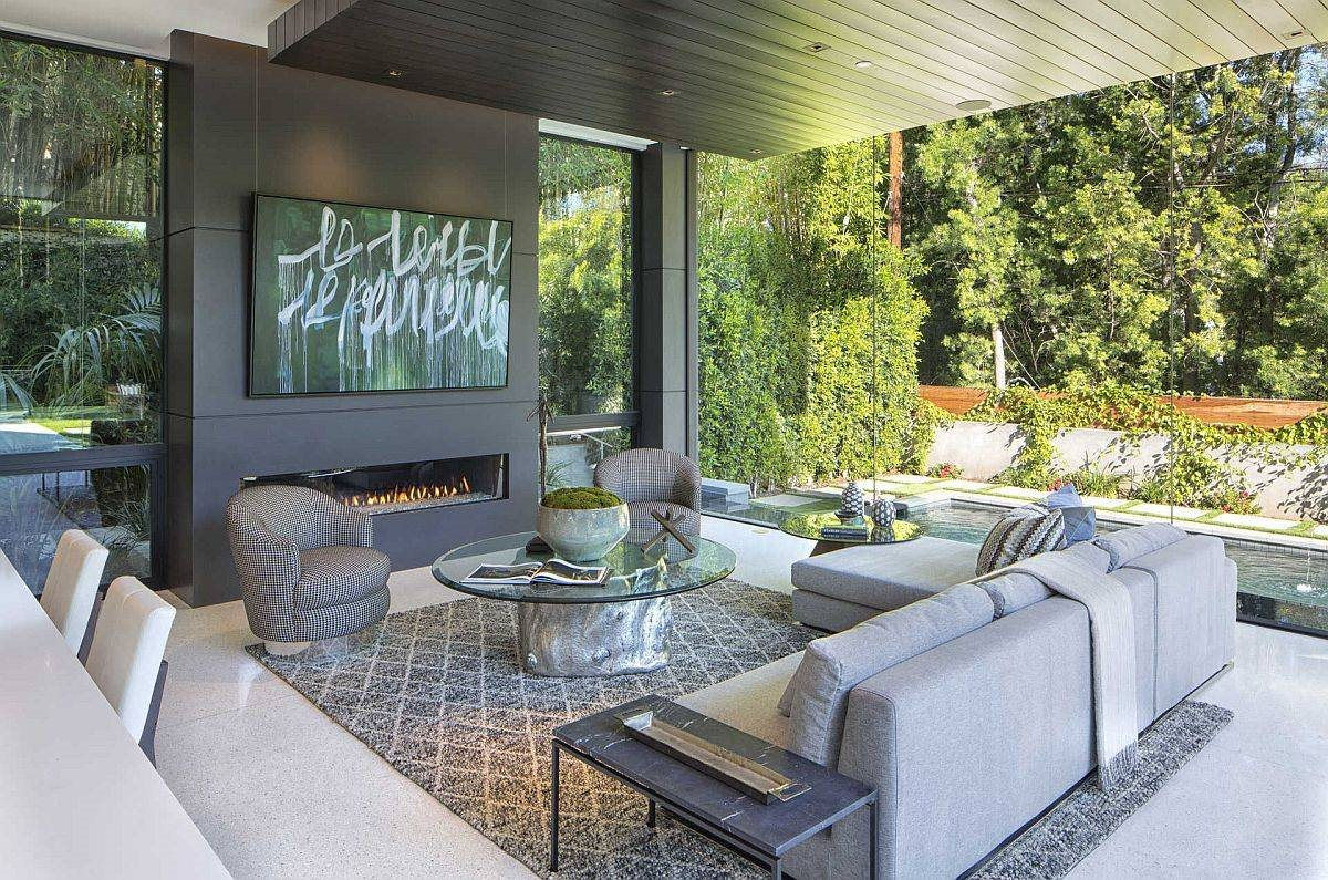 living-rooms-that-open-up-to-the-outdoors-are-the-trend-in-2022-27792.jpg