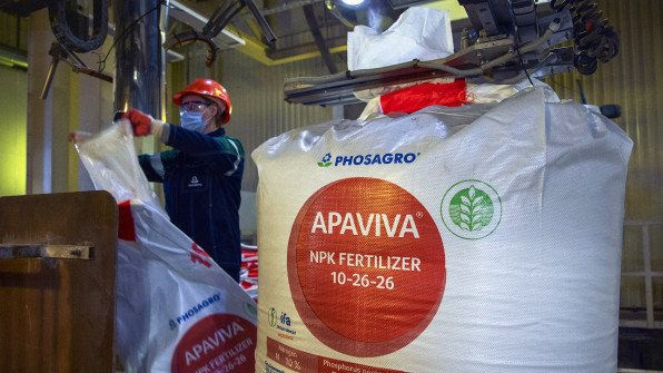 i-1-90729827-russia-is-a-major-fertilizer-supplier-hereand8217s-how-farmers-can-use-less.jpg
