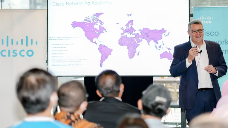 Cisco đặt cược vào số hóa ASEAN khi nhu cầu công nghệ phương Tây chậm lại - Ảnh 2.