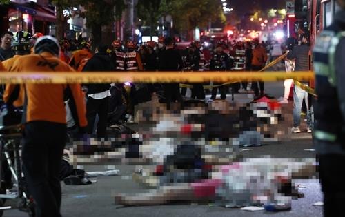 Hàn Quốc tổ chức quốc tang sau vụ giẫm đạp tại buổi lễ Halloween làm 151 người thiệt mạng - Ảnh 1.