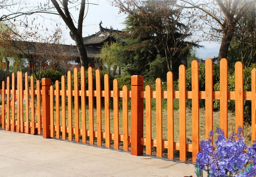 Hàng rào gỗ điểm nhấn vừa cổ điển, vừa hiện đại cho ngôi nhà thêm ấn tượng - Ảnh 6.