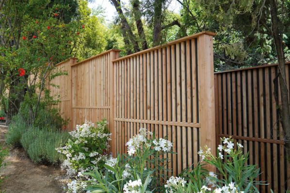 Hàng rào gỗ điểm nhấn vừa cổ điển, vừa hiện đại cho ngôi nhà thêm ấn tượng - Ảnh 5.