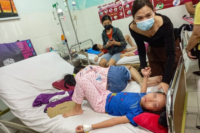 Vụ một học sinh trường ISchool Nha Trang ngộ độc tử vong, Hiệu trưởng khóc, xin nhận trách nhiệm cao nhất - Ảnh 1.