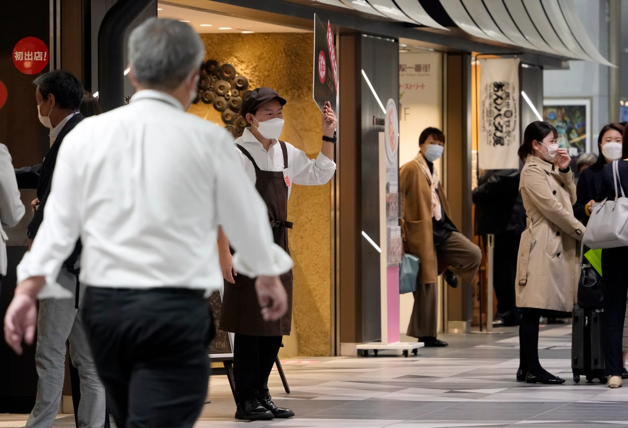 Người tiêu dùng Nhật Bản chịu tác động từ lạm phát - Ảnh 3.